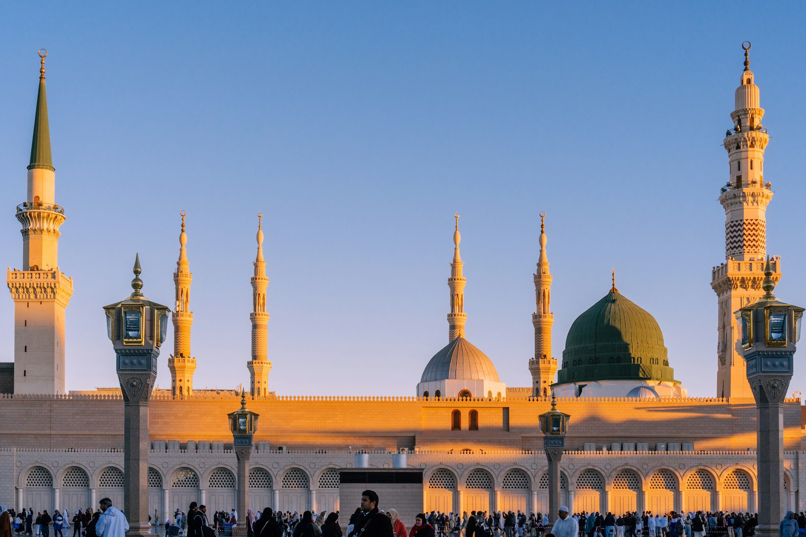 من نحن